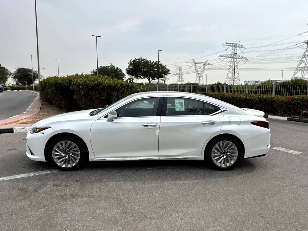 2025 LEXUS ES350 3.5L PANAROMIC ELITE GCC BRAND NEW 0KM - Image 15