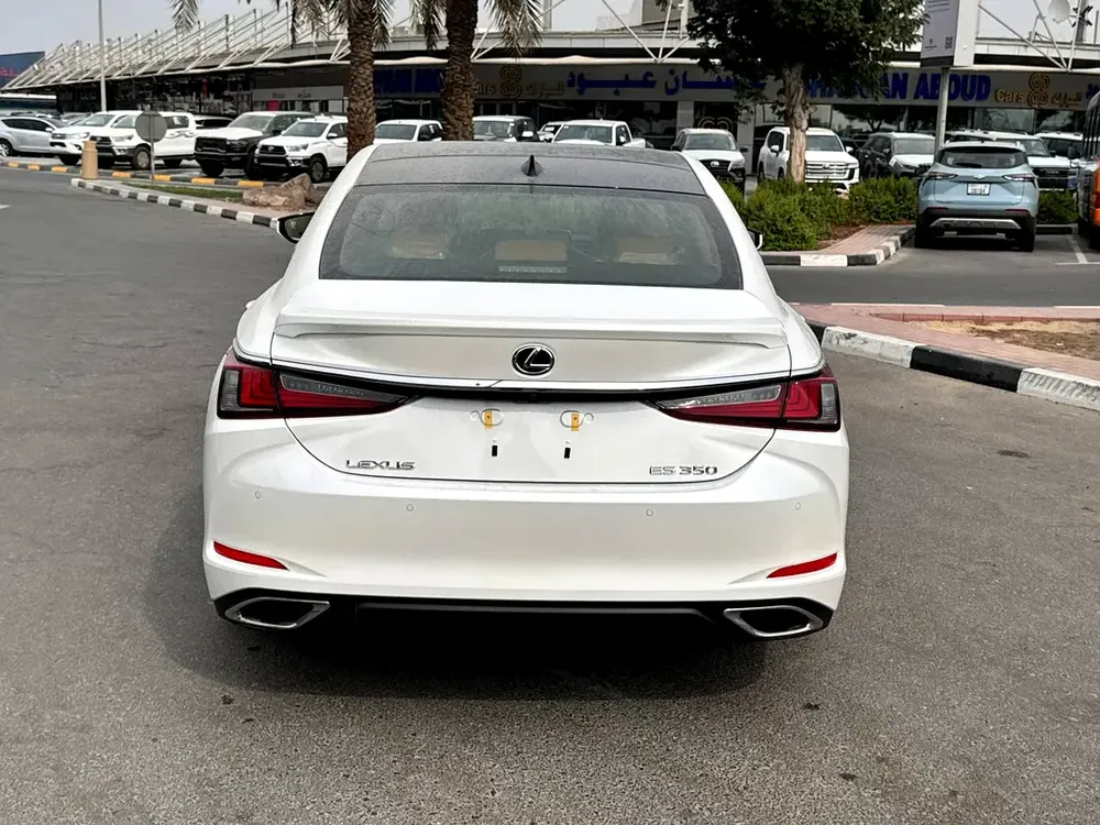 2025 LEXUS ES350 3.5L PANAROMIC ELITE GCC BRAND NEW 0KM - Image 4