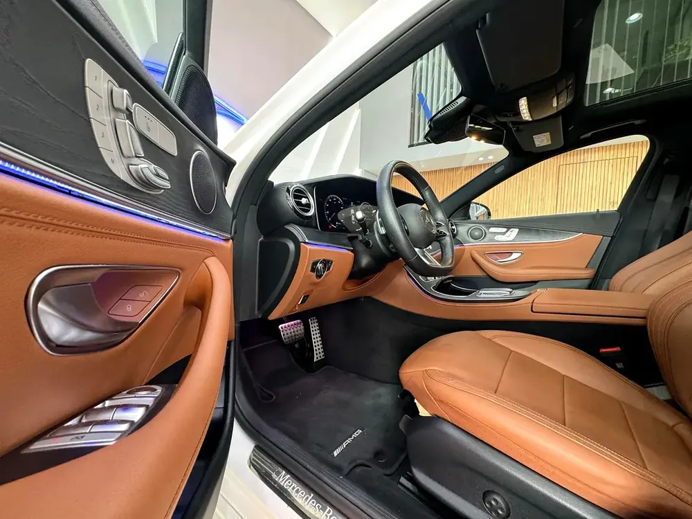 2023  - Mercedes-Benz E 300 GCC Specs - Pristine Condition - Image 13