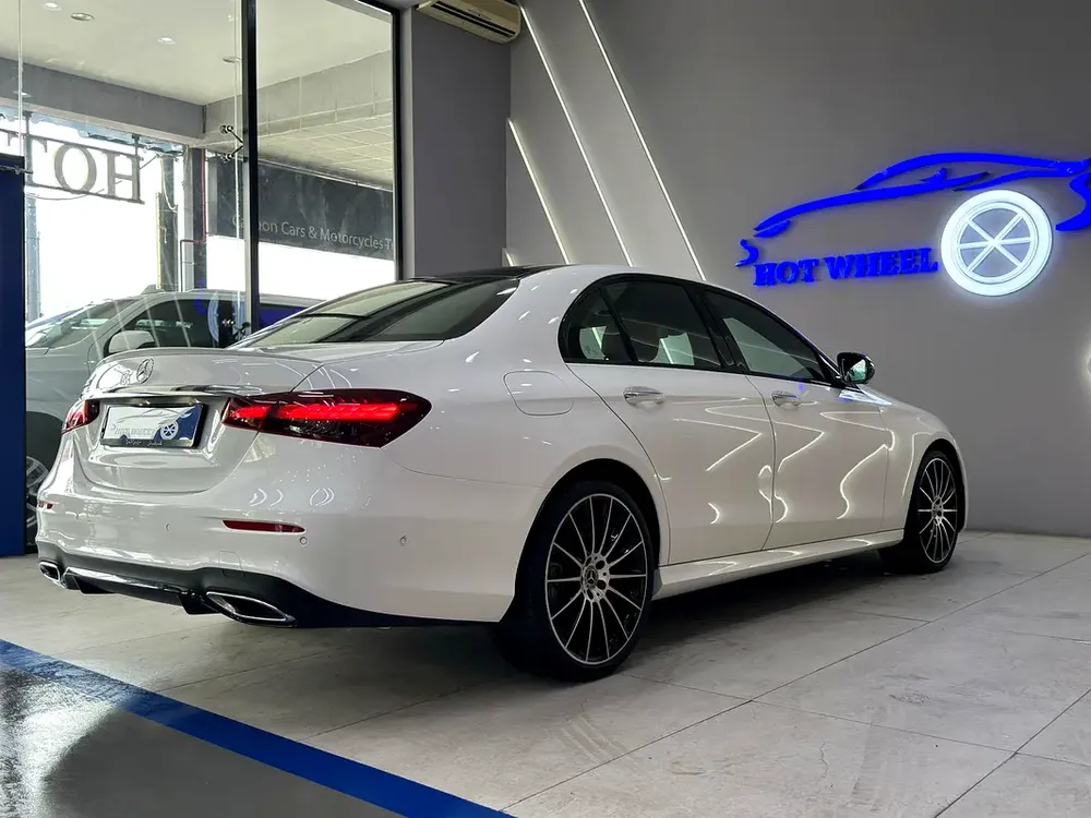 2023  - Mercedes-Benz E 300 GCC Specs - Pristine Condition - Image 6