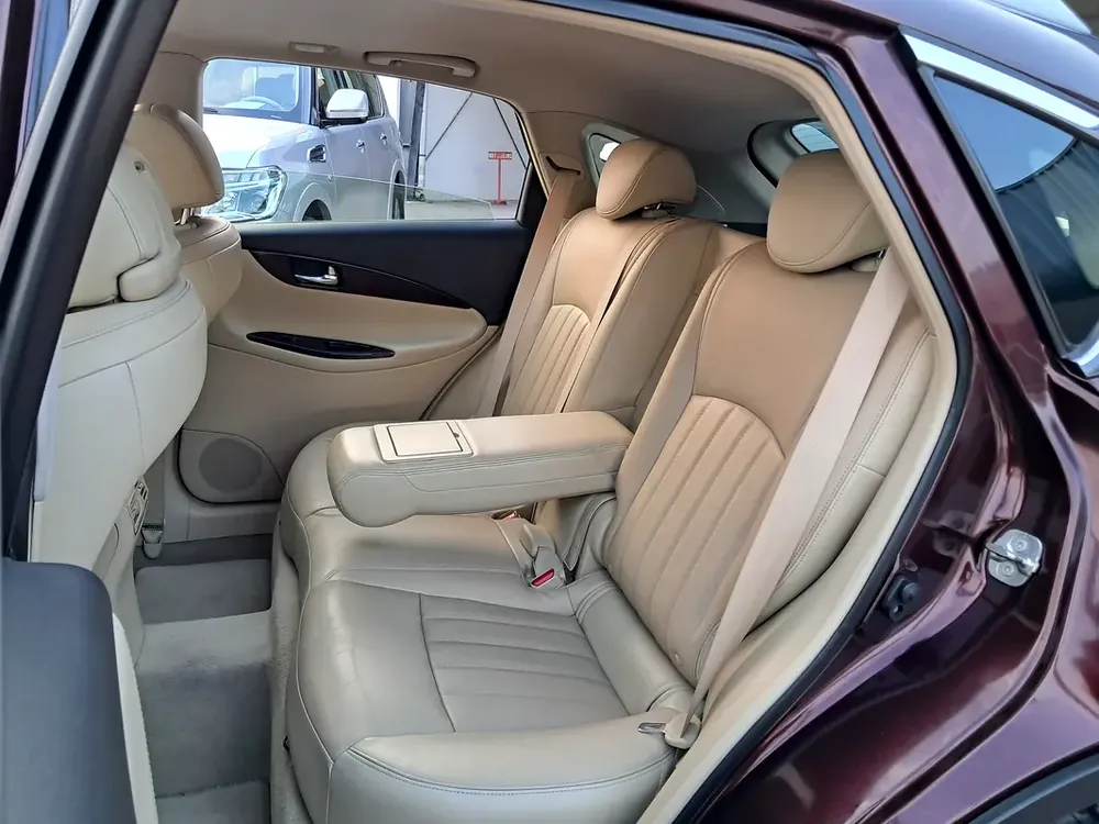 Infinite QX 50 Luxury (GCC) full options accident free single owner very well maintained - Image 12