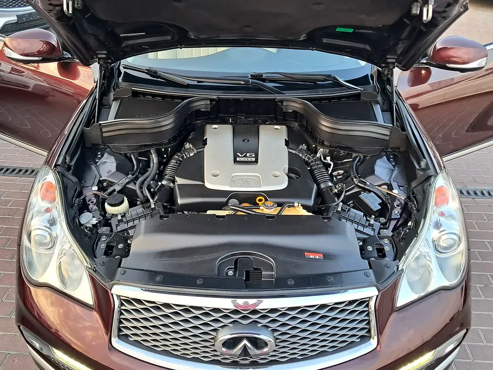 Infinite QX 50 Luxury (GCC) full options accident free single owner very well maintained - Image 18