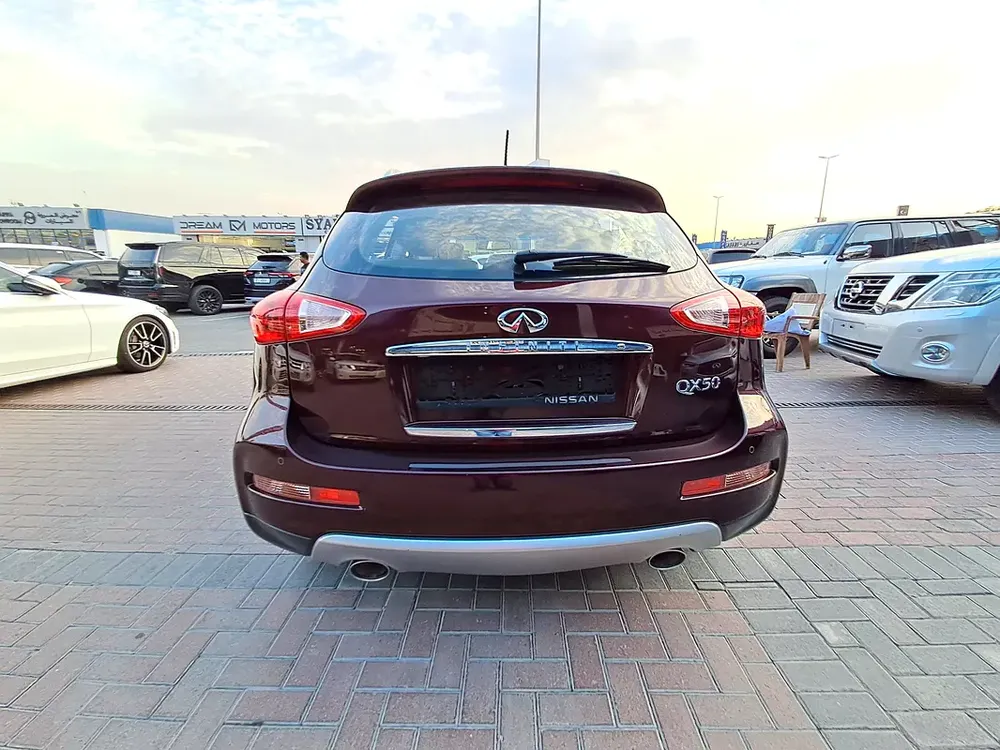 Infinite QX 50 Luxury (GCC) full options accident free single owner very well maintained - Image 5