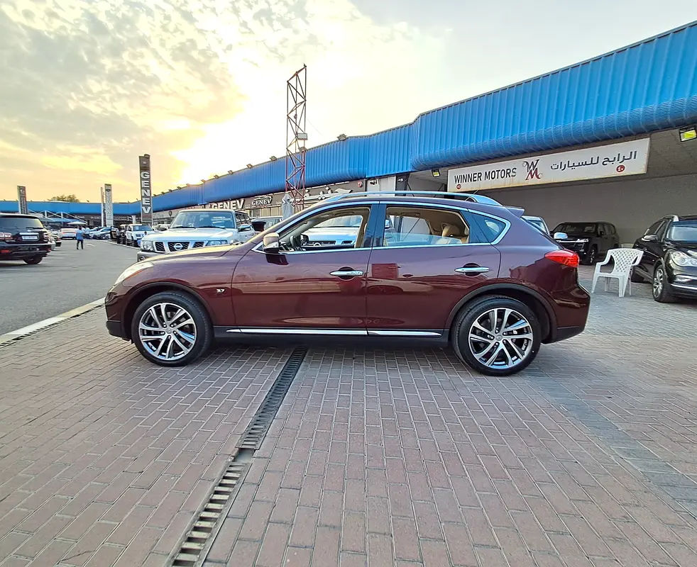 Infinite QX 50 Luxury (GCC) full options accident free single owner very well maintained - Image 6