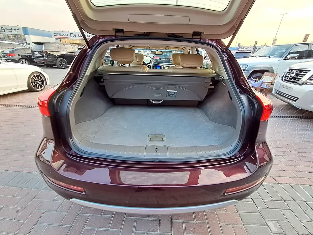 Infinite QX 50 Luxury (GCC) full options accident free single owner very well maintained - Image 7