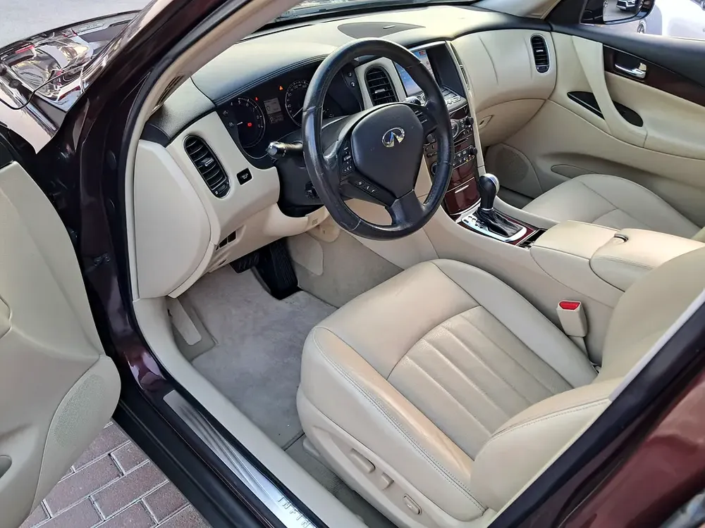 Infinite QX 50 Luxury (GCC) full options accident free single owner very well maintained - Image 8