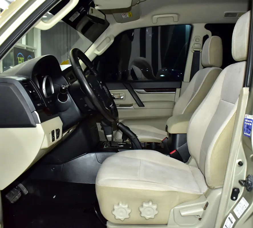 EXCELLENT DEAL for our Mitsubishi Pajero GLS ( 2017 Model ) in Golden Color GCC Specs - Image 10