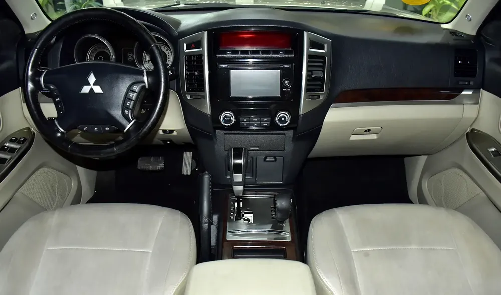 EXCELLENT DEAL for our Mitsubishi Pajero GLS ( 2017 Model ) in Golden Color GCC Specs - Image 11