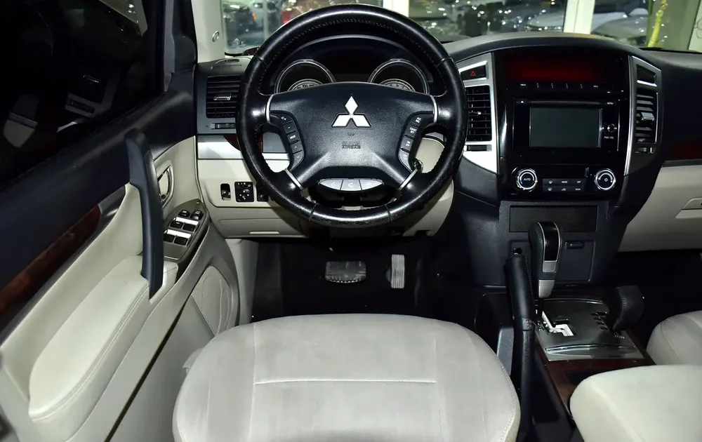 EXCELLENT DEAL for our Mitsubishi Pajero GLS ( 2017 Model ) in Golden Color GCC Specs - Image 12