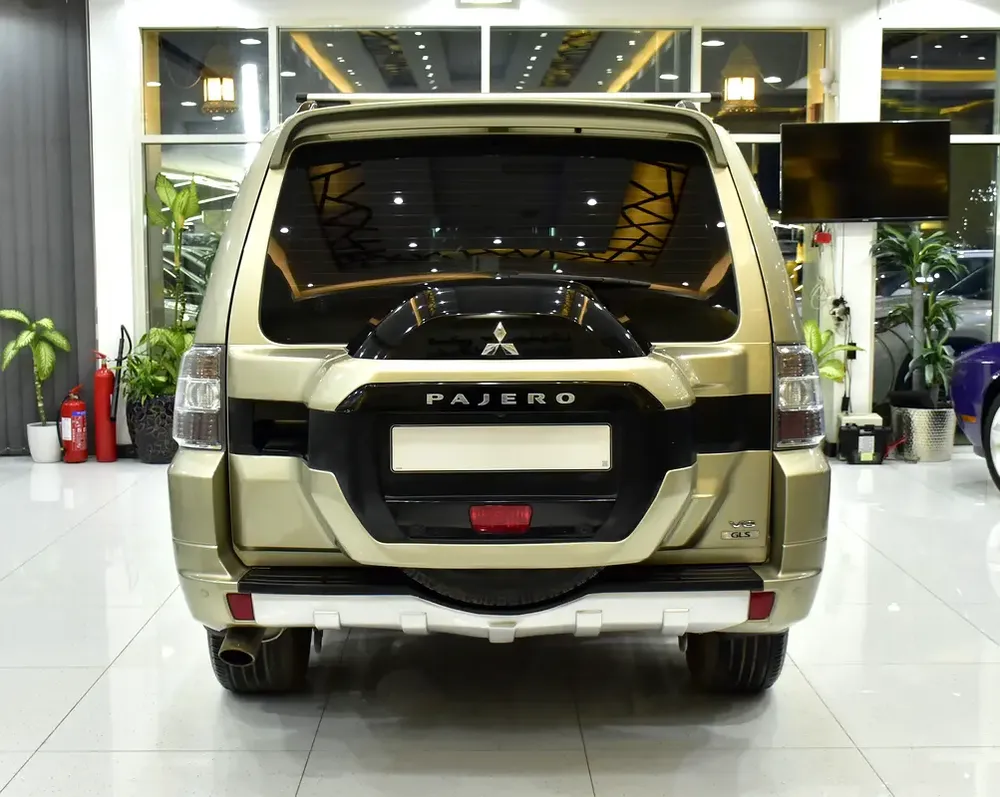 EXCELLENT DEAL for our Mitsubishi Pajero GLS ( 2017 Model ) in Golden Color GCC Specs - Image 5