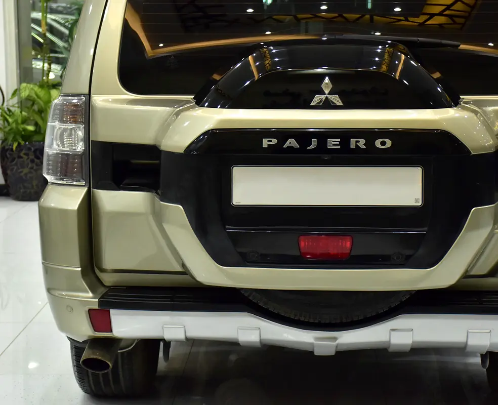 EXCELLENT DEAL for our Mitsubishi Pajero GLS ( 2017 Model ) in Golden Color GCC Specs - Image 8