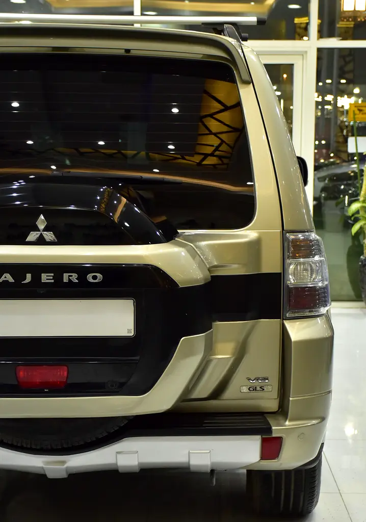 EXCELLENT DEAL for our Mitsubishi Pajero GLS ( 2017 Model ) in Golden Color GCC Specs - Image 9