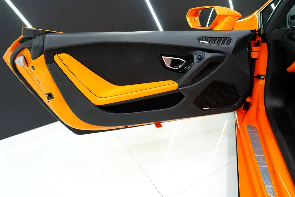2023 Lamborghini HuraCan EVO Spyder, Lifting System, Apple CarPlay, Carbon Fiber Interior!! - Image 13