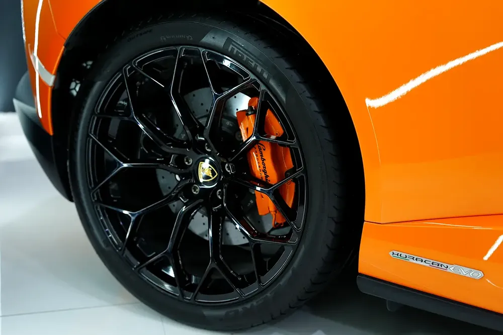 2023 Lamborghini HuraCan EVO Spyder, Lifting System, Apple CarPlay, Carbon Fiber Interior!! - Image 16
