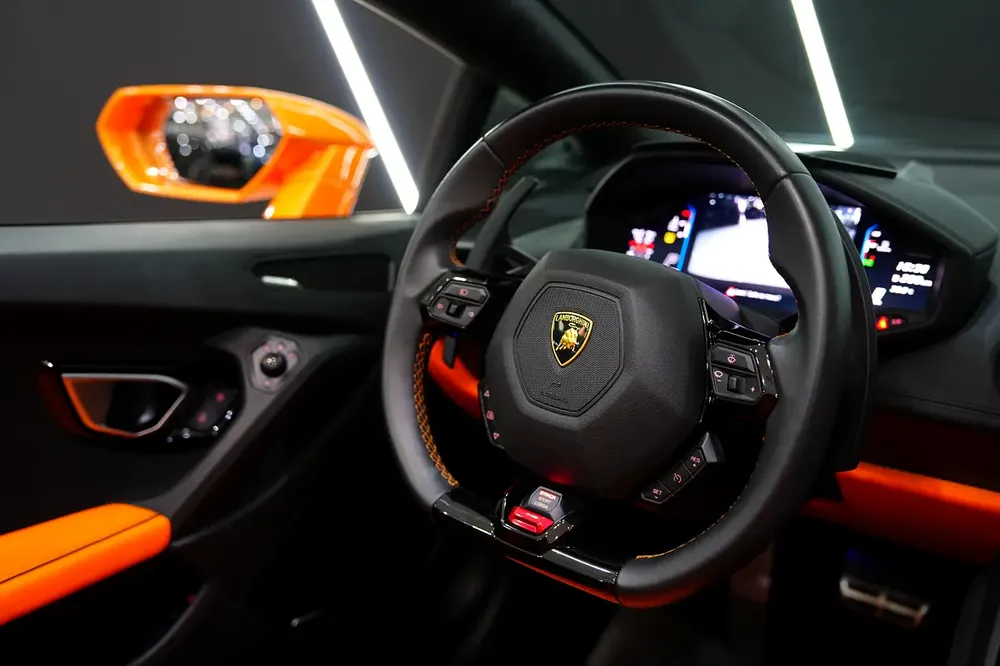 2023 Lamborghini HuraCan EVO Spyder, Lifting System, Apple CarPlay, Carbon Fiber Interior!! - Image 4
