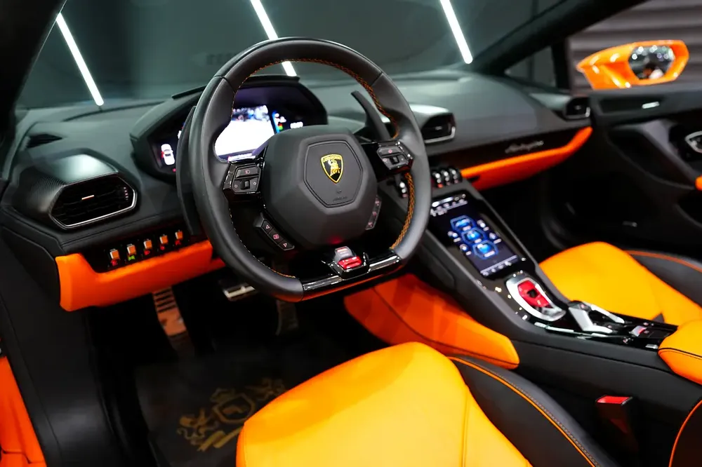 2023 Lamborghini HuraCan EVO Spyder, Lifting System, Apple CarPlay, Carbon Fiber Interior!! - Image 5