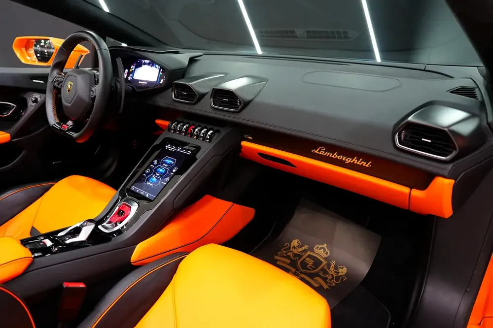 2023 Lamborghini HuraCan EVO Spyder, Lifting System, Apple CarPlay, Carbon Fiber Interior!! - Image 7