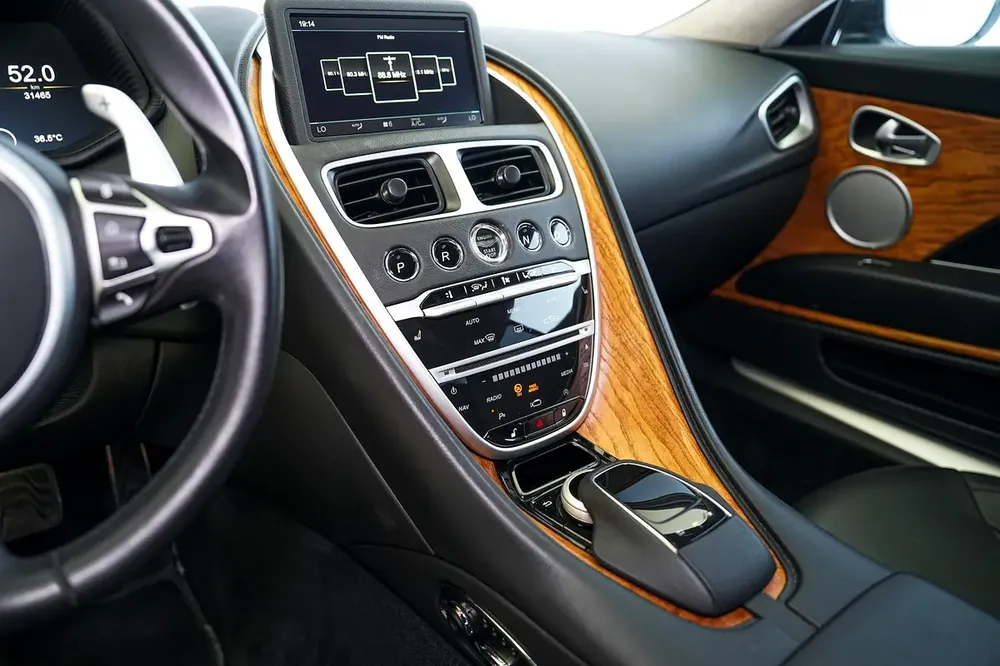 DB 11 V12 | WOOD TRIM INTERIOR | WARRANTY AVAILABLE - Image 11
