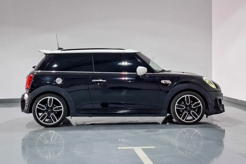 AED 753/month | 2020 MINI Cooper Cooper S JCW | GCC Specs | Ref#449401 - Image 4