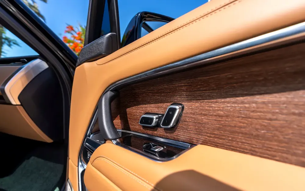 LONG WHEELBASED | VOGUE AUTOBIOGRAPHY P530 V8 | - Image 11