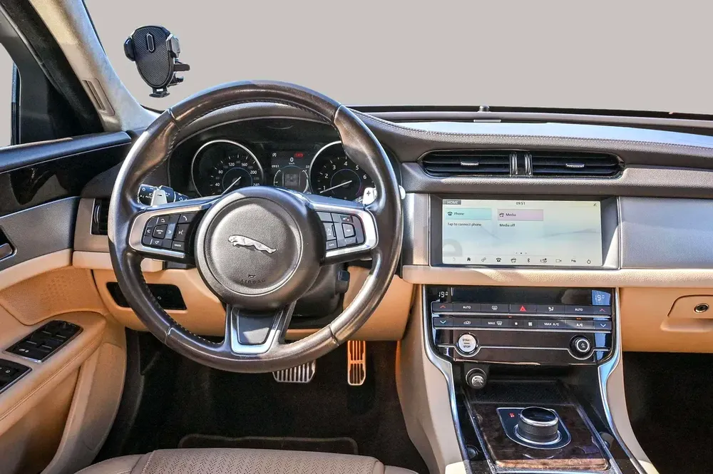 AED 1216/month | 2020 Jaguar XF  | GCC Specs | Ref#420332 - Image 9