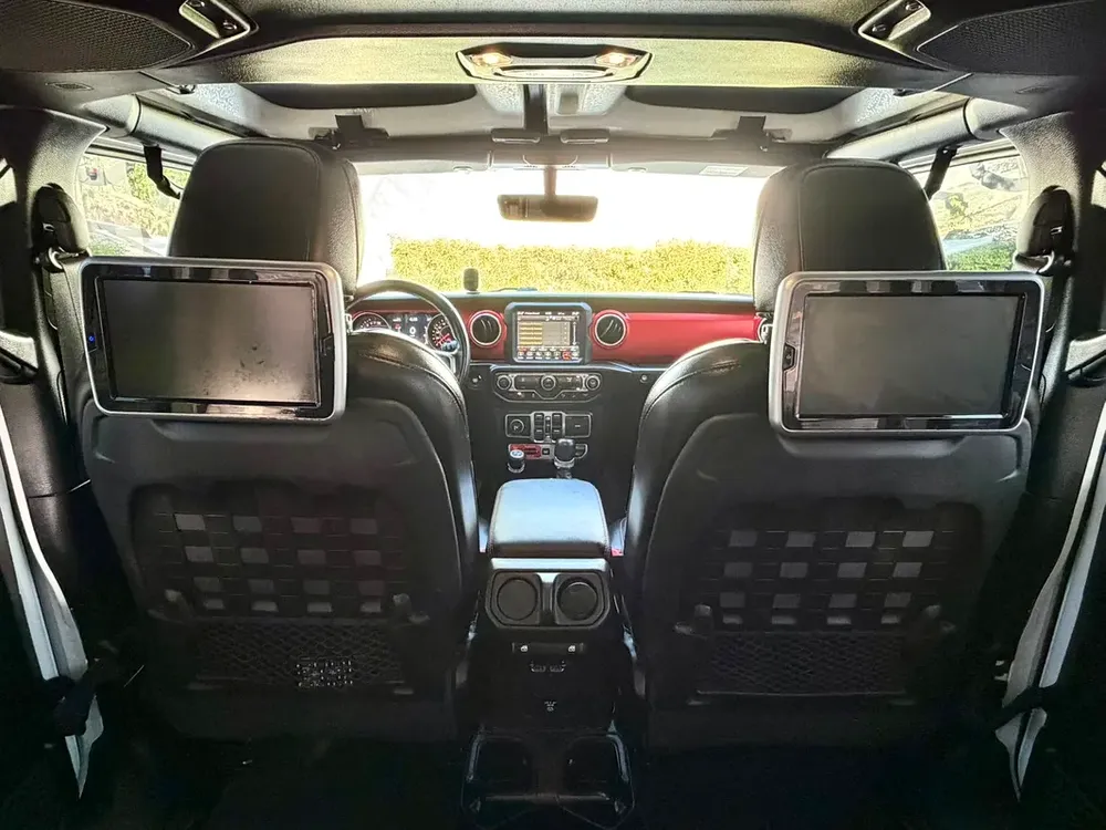 2020 Jeep Wrangler Unlimited Rubicon • 3.6L V6 • ADVENTURE READY! - Image 12
