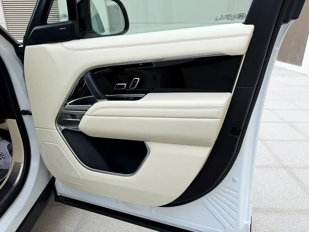 Land Rover Range Rover SE 2023 - American Specs - Image 11