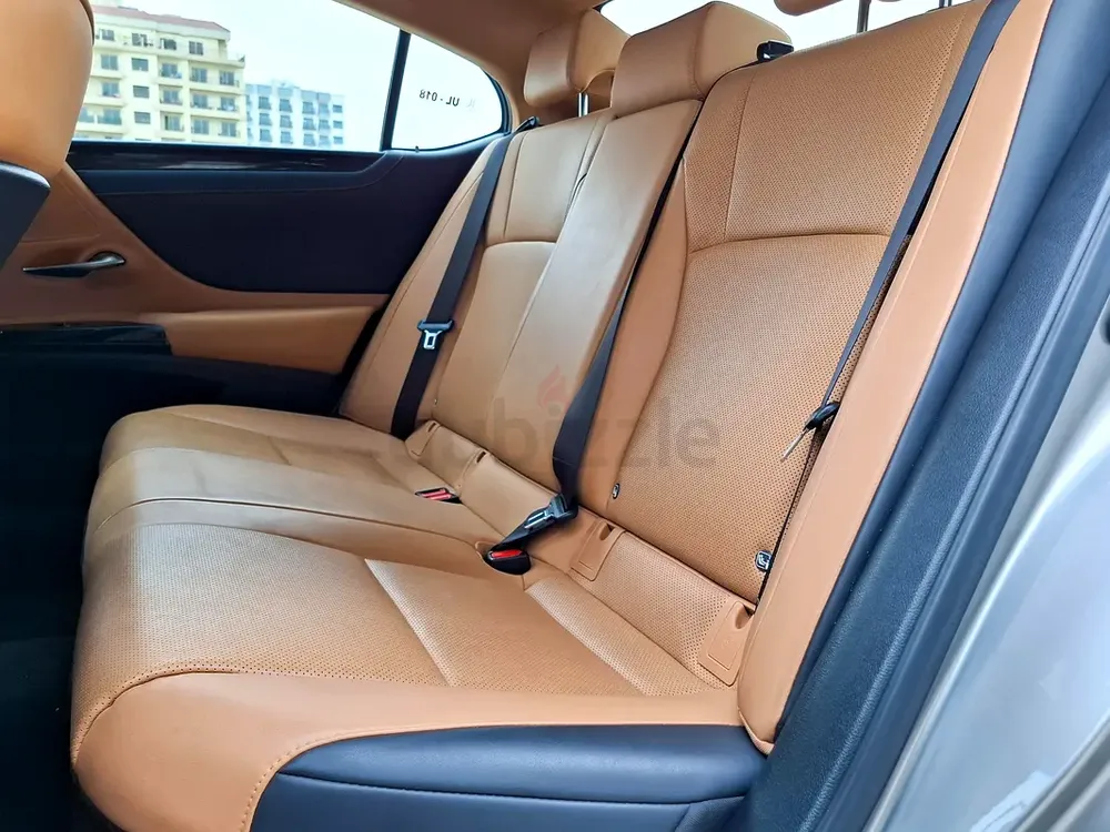 AED 2021/month | 2023 Lexus ES-Series ES 300h | GCC Specs | Ref#450558 - Image 11