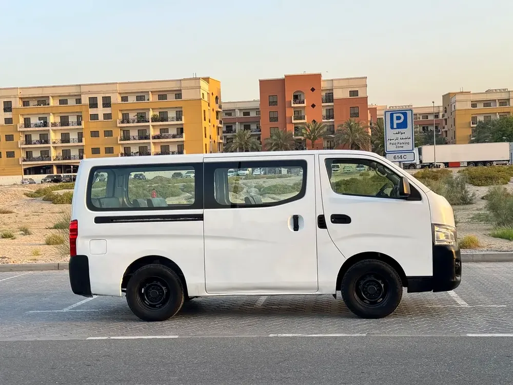 Nissan Urvan NV350 2016 GCC Specs - Well Maintained - Image 10