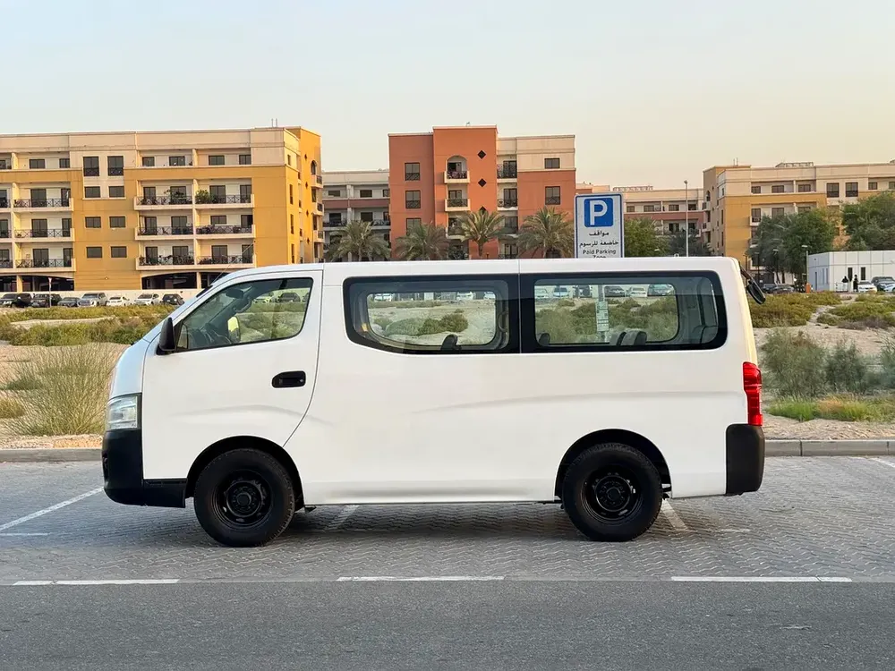 Nissan Urvan NV350 2016 GCC Specs - Well Maintained - Image 11