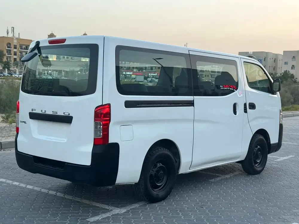 Nissan Urvan NV350 2016 GCC Specs - Well Maintained - Image 12