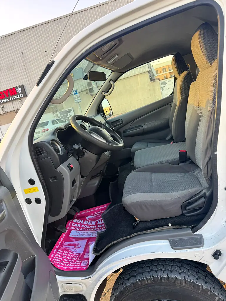 Nissan Urvan NV350 2016 GCC Specs - Well Maintained - Image 4