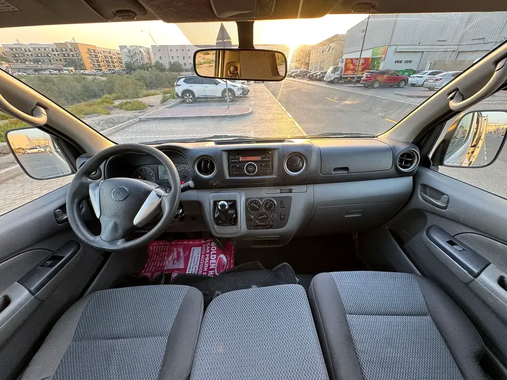 Nissan Urvan NV350 2016 GCC Specs - Well Maintained - Image 5