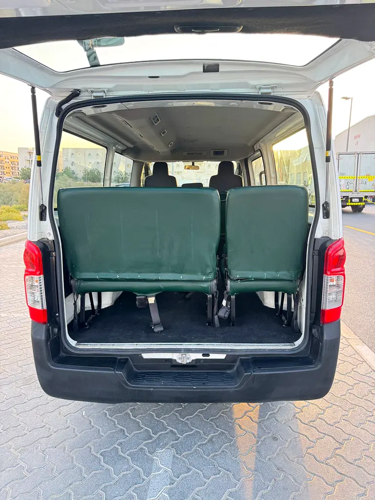 Nissan Urvan NV350 2016 GCC Specs - Well Maintained - Image 9