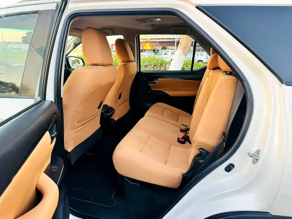 Toyota Fortuner EXR 2019 GCC Specs Original paint Accident free - Image 12