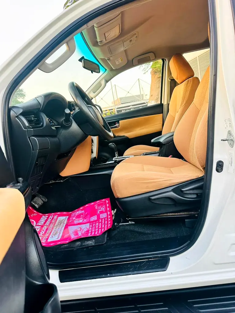 Toyota Fortuner EXR 2019 GCC Specs Original paint Accident free - Image 8