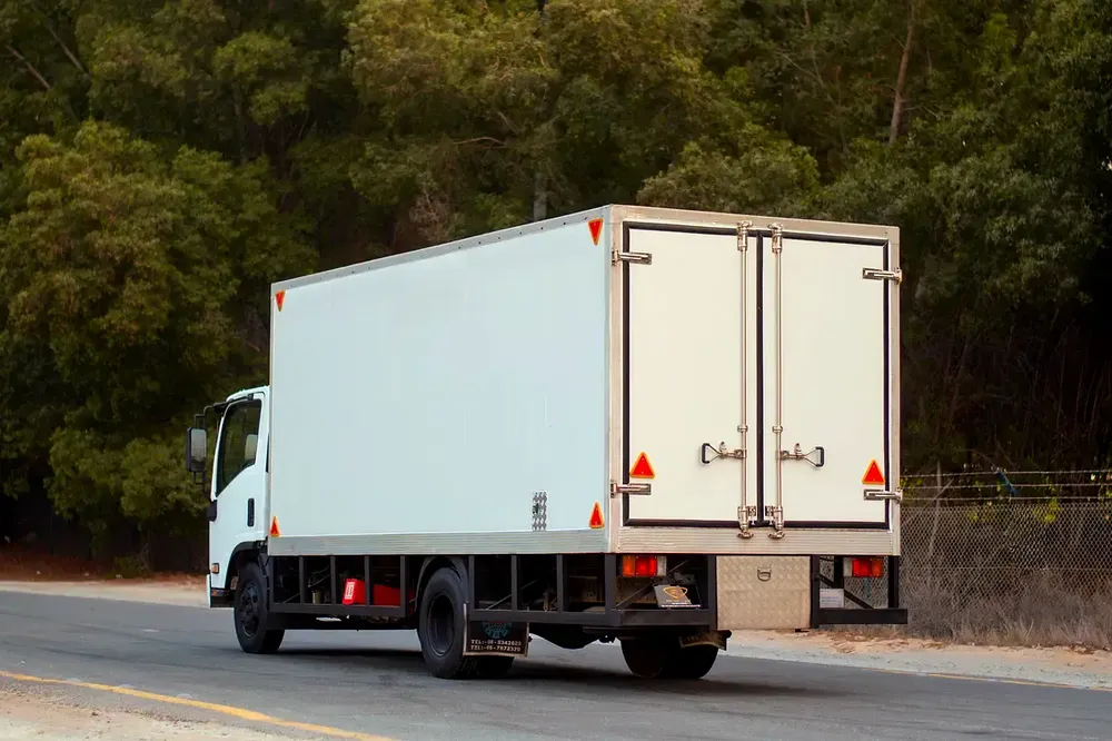 2016 Isuzu NPR Freezer | Diesel GCC Specs | Ref#I31867 - Image 4