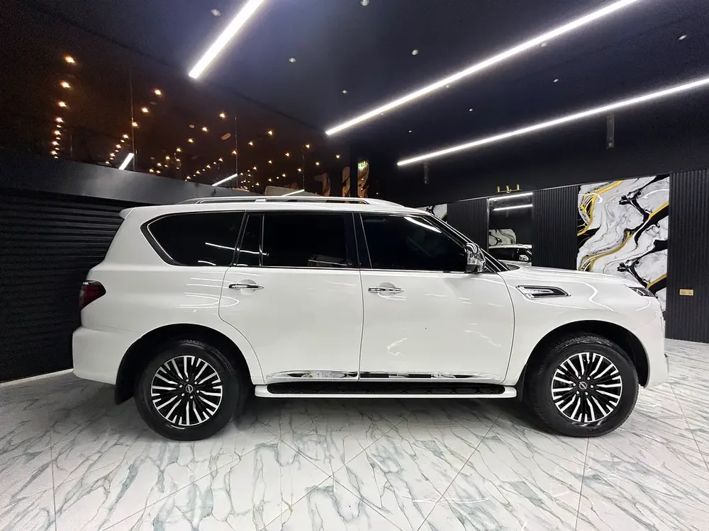 3,077 P.M | PATROL SE PLATINUM CITY | NISSAN WARRANTY  SERVICE Until 2028 - Image 4