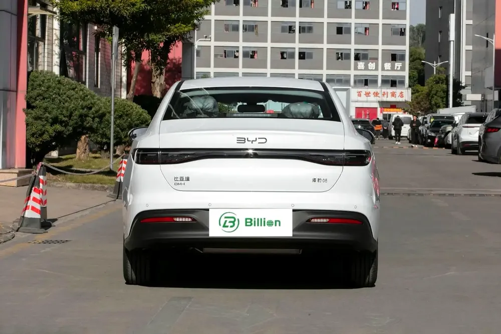 BYD Seal 05 DM-i 55KM Luxury - Image 11
