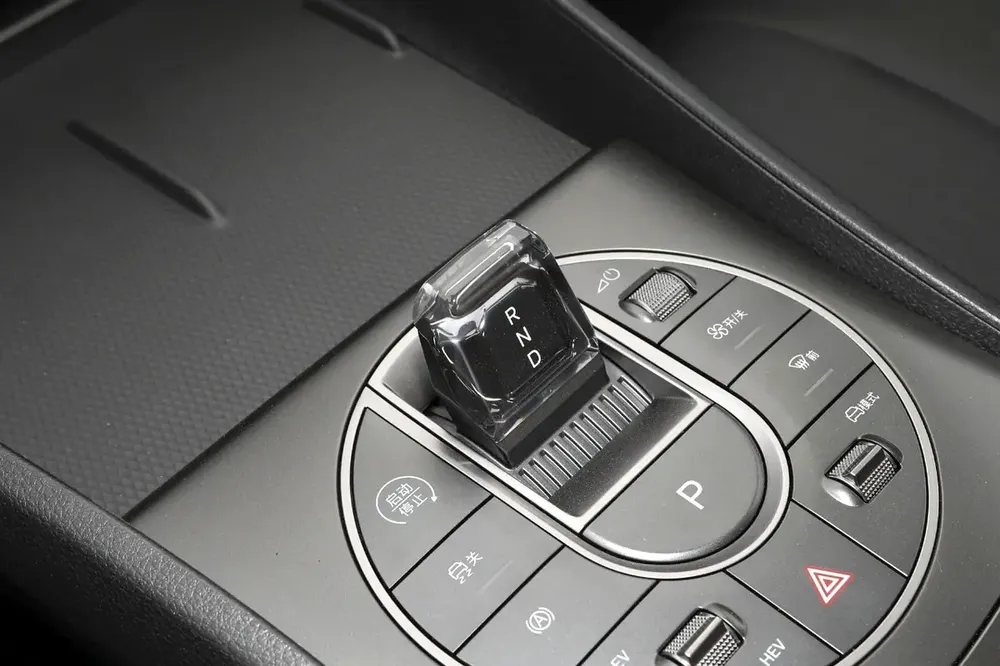 BYD Seal 05 DM-i 55KM Luxury - Image 9