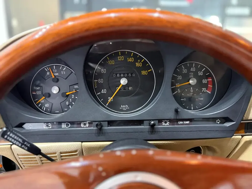 1978 Mercedes-Benz SLC-Class - Iconic Classic - Japanese Specs - Image 11