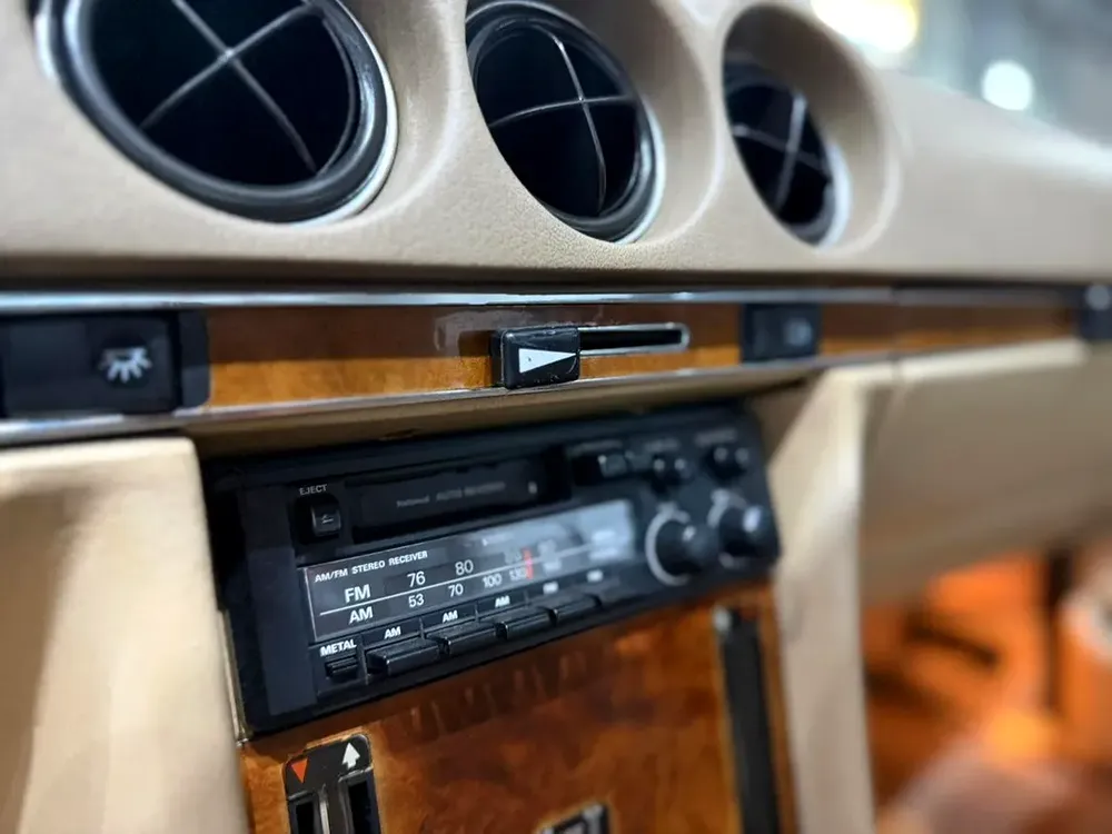 1978 Mercedes-Benz SLC-Class - Iconic Classic - Japanese Specs - Image 14