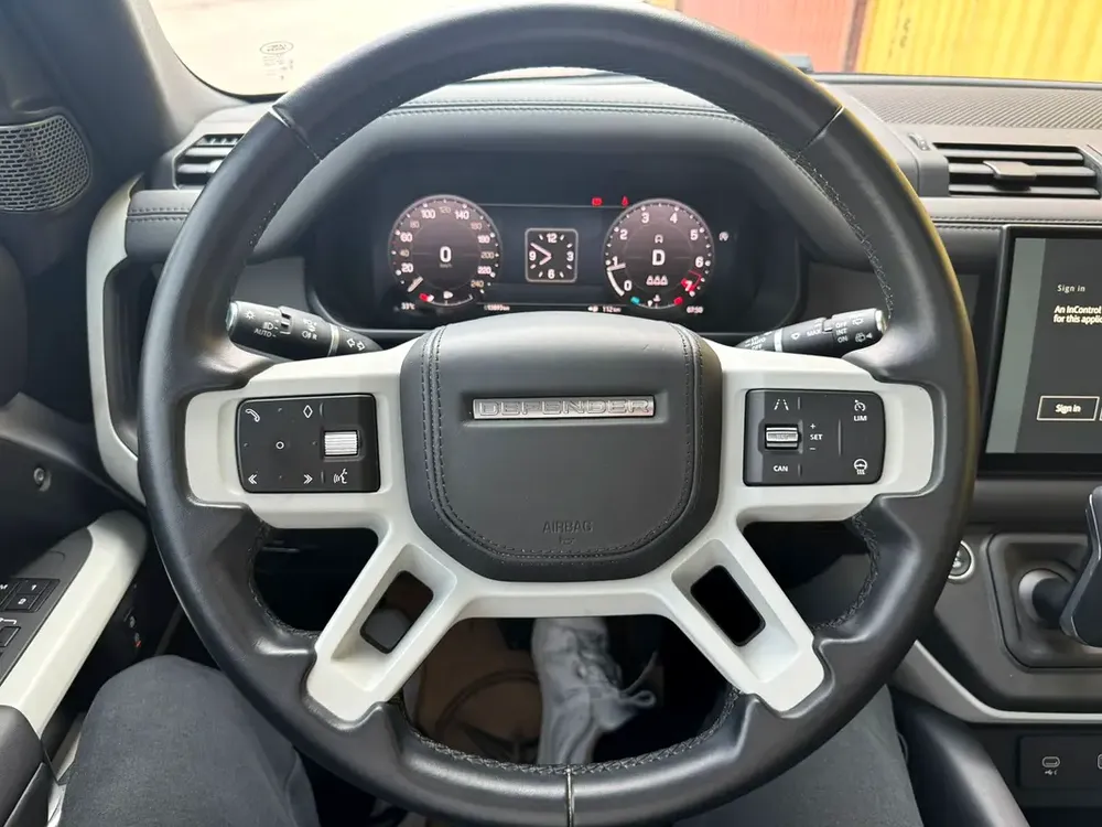 2023 Defender 90 3.0T P400 - Image 13