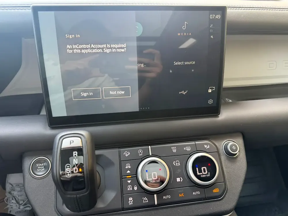 2023 Defender 90 3.0T P400 - Image 14