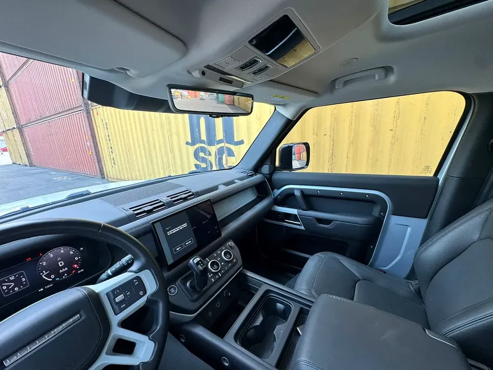 2023 Defender 90 3.0T P400 - Image 15