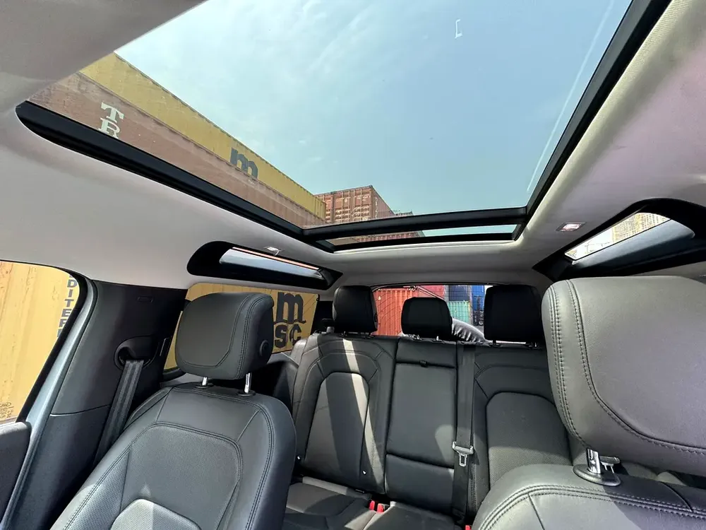 2023 Defender 90 3.0T P400 - Image 16