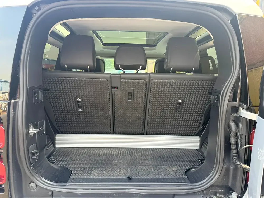 2023 Defender 90 3.0T P400 - Image 18