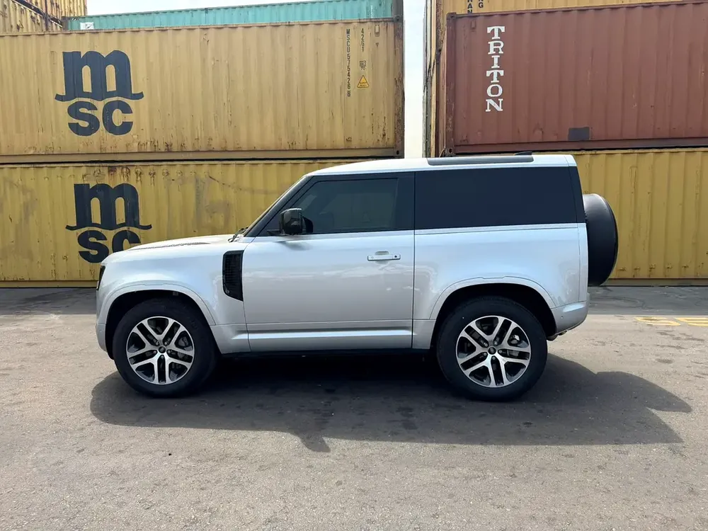 2023 Defender 90 3.0T P400 - Image 4