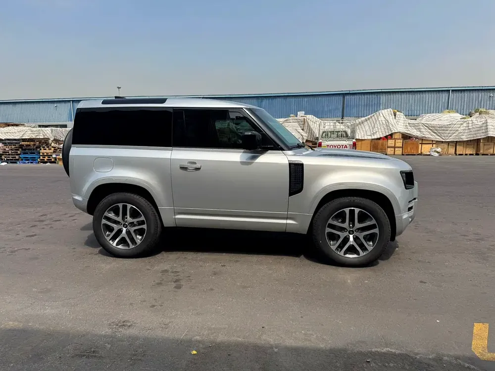 2023 Defender 90 3.0T P400 - Image 5