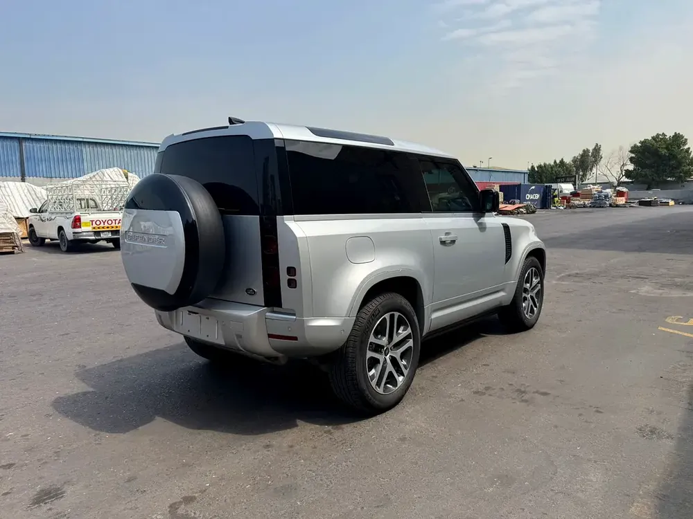 2023 Defender 90 3.0T P400 - Image 6